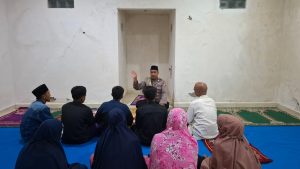 Kanit bimas Polsek Tambakrejo Aiptu Mahmudi melaksanakan Taraweh keliling & memberikan Himbauan Kamtibmas di bulan Ramadhan