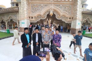Libur Lebaran, Kapolres Bojonegoro Pantau Pengamanan Wisata Religi di Masjid Margomulyo