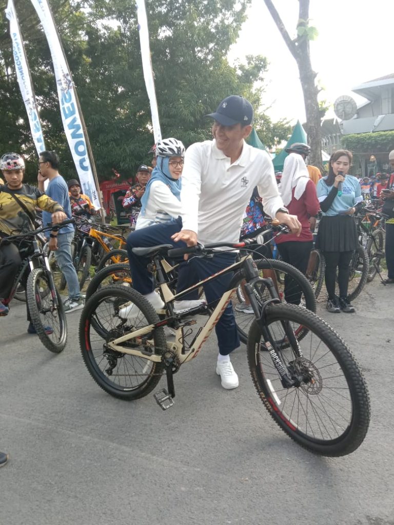 Bupati H Setyo Wahono ikuti Gowes Jelajah Wisata Bojonegoro, menuju Kahyangan Api