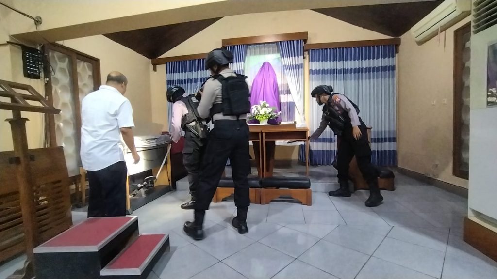 Polres Bojonegoro Sterilisasi Gereja Jelang Jumat Agung dan Paskah 2025