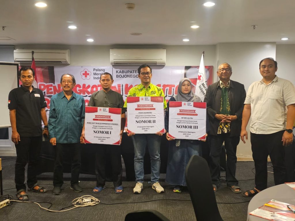 Penghargaan Pendonor Darah Terbanyak PMI diraih Polres Bojonegoro