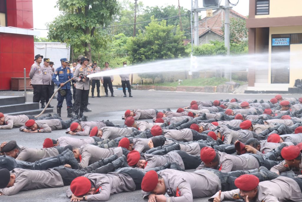 Tradisi Pembaretan Sat Reskrim dan Sat Resnarkoba Polres Bojonegoro: 133 Personel Tempuh Long March 30 Km