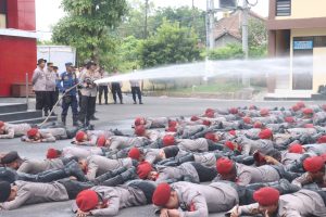 Tradisi Pembaretan Sat Reskrim dan Sat Resnarkoba Polres Bojonegoro: 133 Personel Tempuh Long March 30 Km