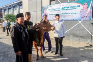 Polres Bojonegoro Salurkan Hewan & Daging Kurban, untuk Warga dan atau Mitra Kepolisian