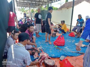 Panitia Masjid Besar Darussalam Tambakrejo, ibadah kurban dengan penuh keikhlasan dan tanggung jawab.