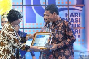 Penghargaan, Bupati H. Setyo Wahono menjaga ketersediaan pangan dan mengurangi angka kemiskinan.