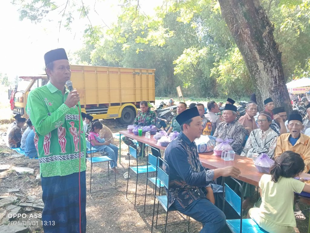 Sedekah bumi Sendang Sekaran Desa Tanggungan dimeriahkan kesenian ketoprak.